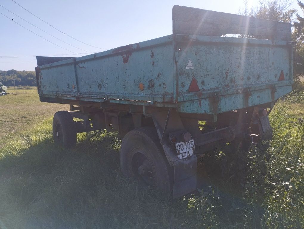 Грузовий прицеп.