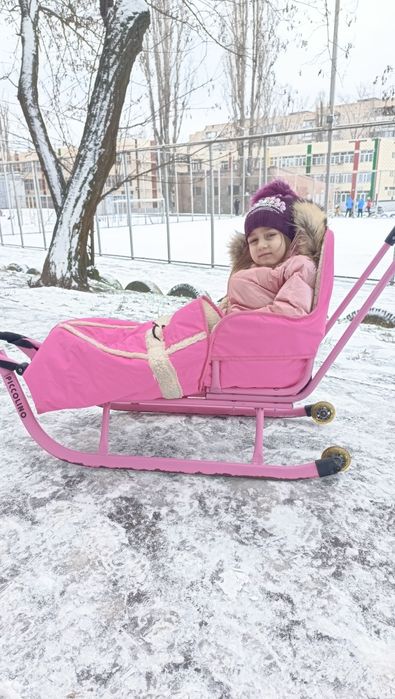 Продам санки малинового цвета