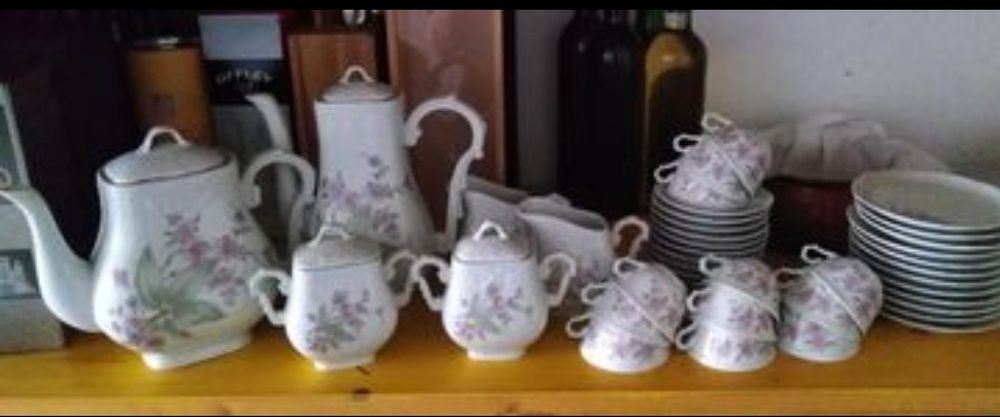 Serviço de chá e de café, em Porcelana Vista Alegre