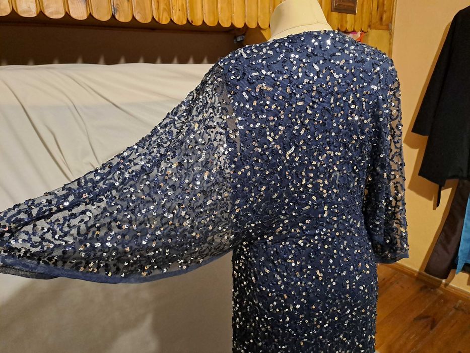 Sukienka imprezowa z cekinami