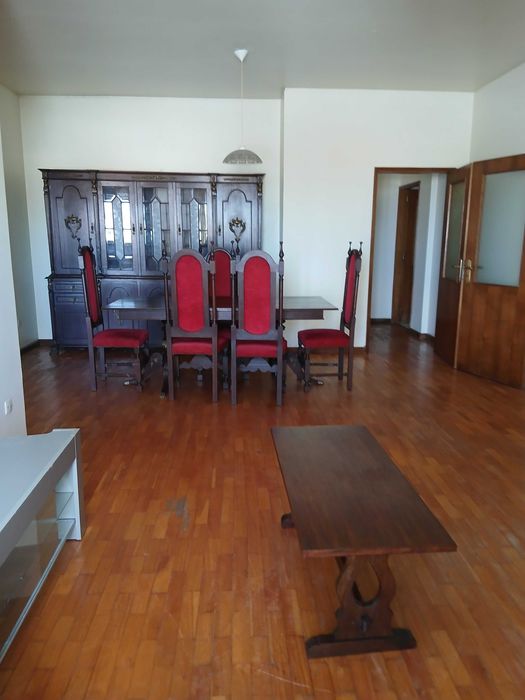T5 no Porto à Via Cintura Interna junto ao metro e autocarro 1300€/mês