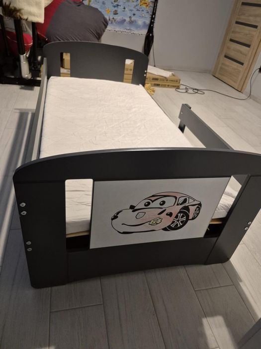 Łóżko dziecięce z materacem