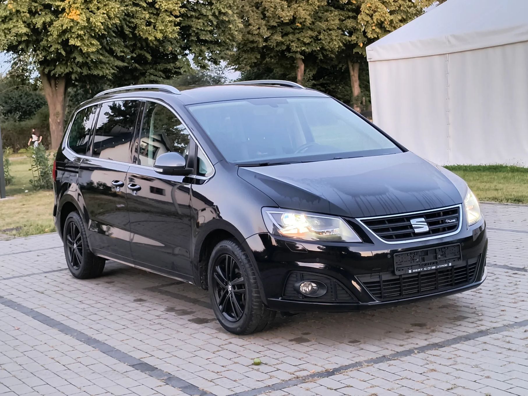 Seat Alhambra FR_AUTOMAT/ŁOPATKI_Xenon/Ledy_SKÓRA/ALCANTARA/G/Fotele_Navi/K/Cofania!