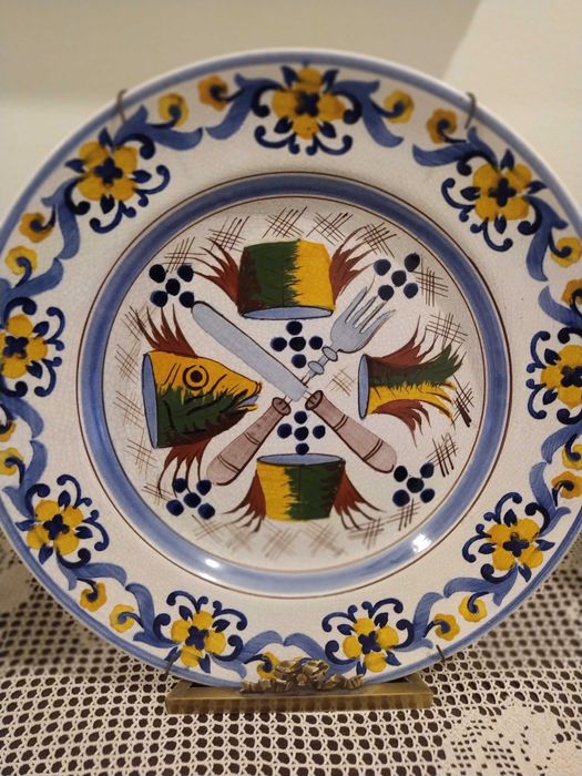 Pratos Grandes em Faiança Antigos-Faca e Garfo- 36 cm Diâmetro