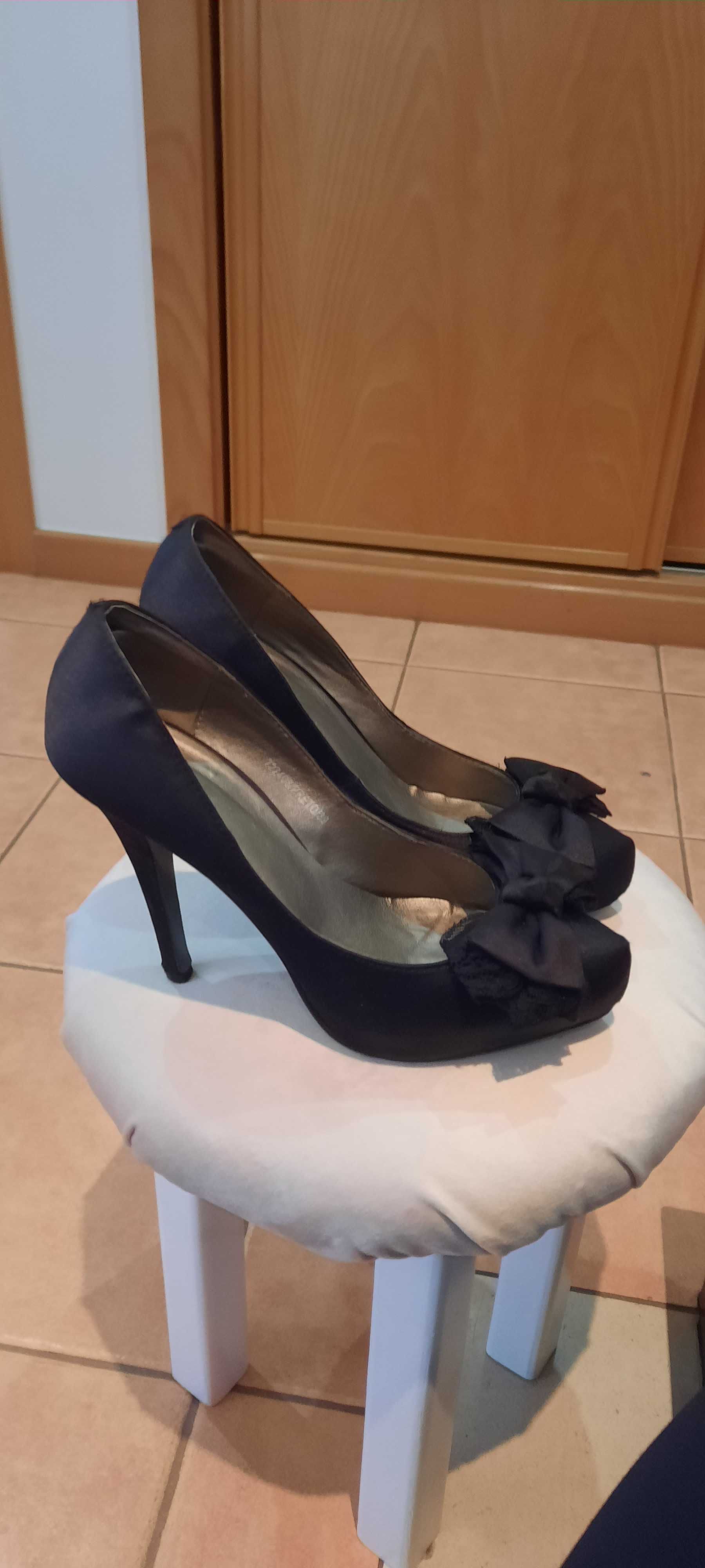 Sapatos compensados à frente 39