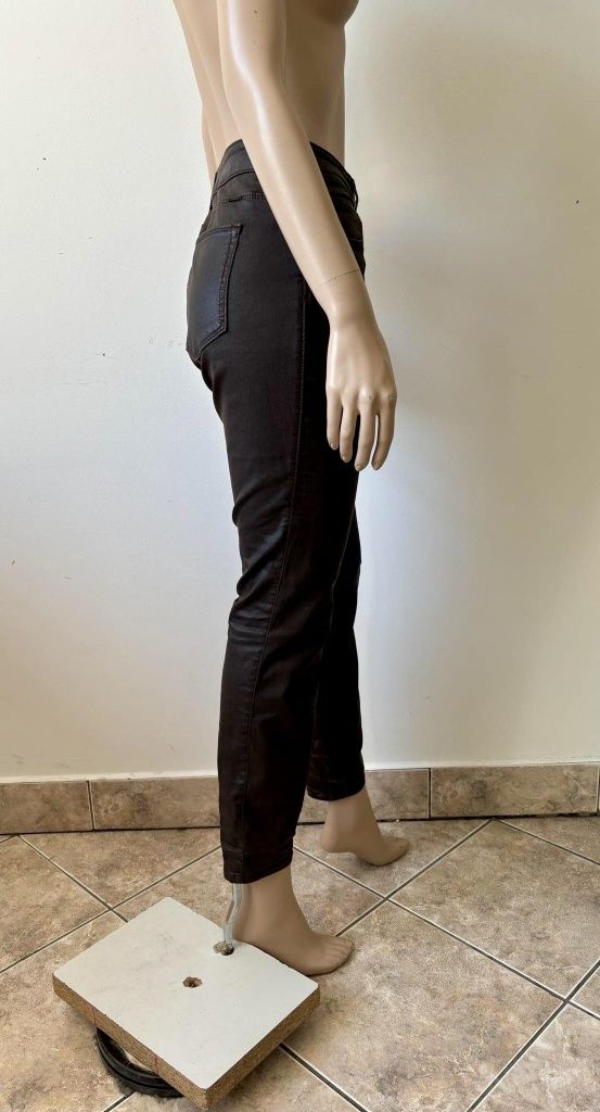 Massimo Dutti spodnie damskie M/L
rozmiar:M/L
Kolor:brązowy 
Stan:bard