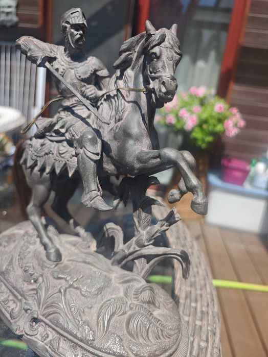 wspaniala Rzezba XIX w Rycerz w zbroji na koniu  metal ( spelter )