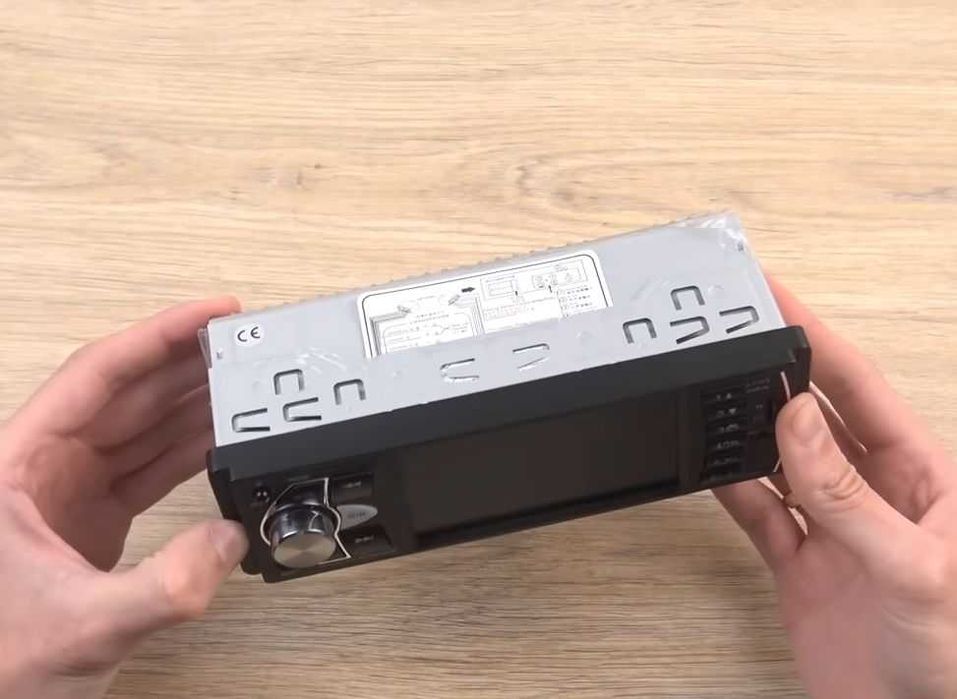 Автомагніитола з дисплеєм bluetooth usb вхід для камери заднього виду