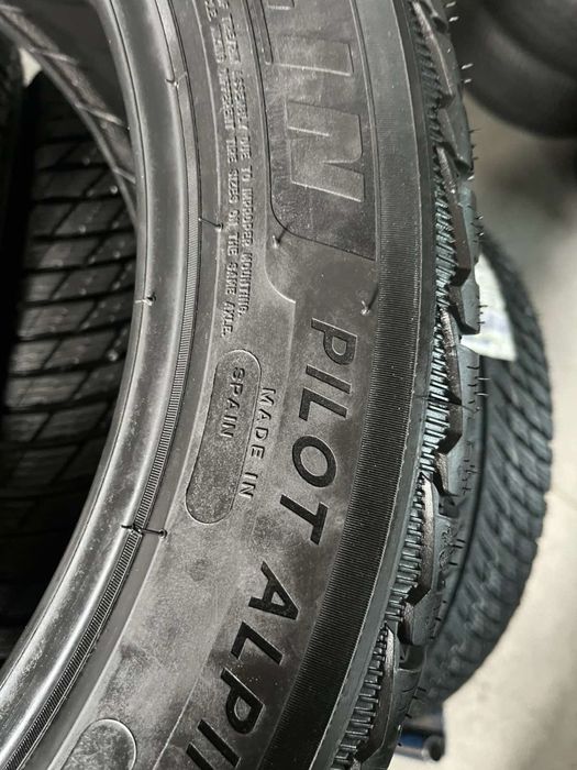 245/45/18 R18 Michelin Pilot Alpin 5 4шт нові зима