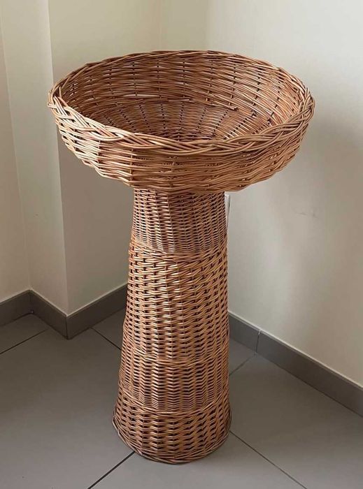 Kosz wiklinowy ekspozycyjny na nodze wym. 55x100cm