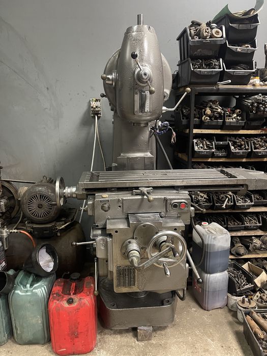 Продам фрезерний станок 6н10