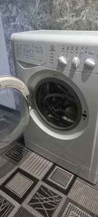Продам пральну машину Indesit 3кг
