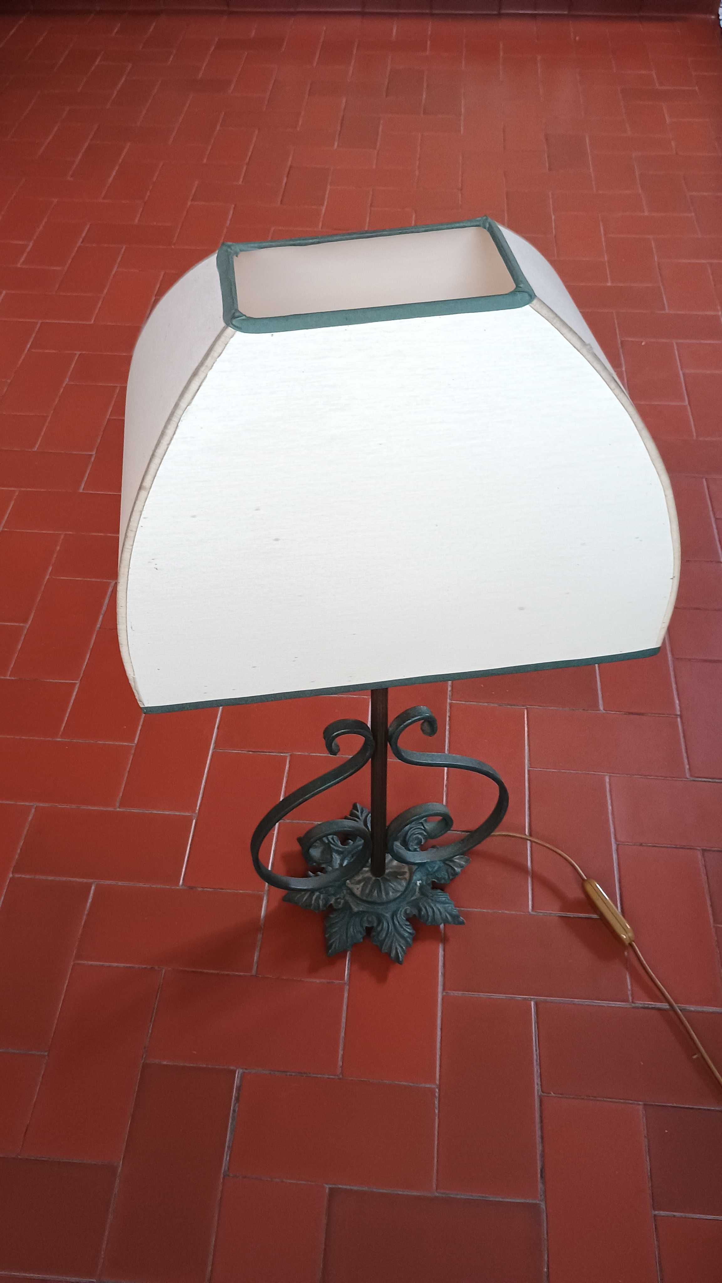 Candeeiros de mesa