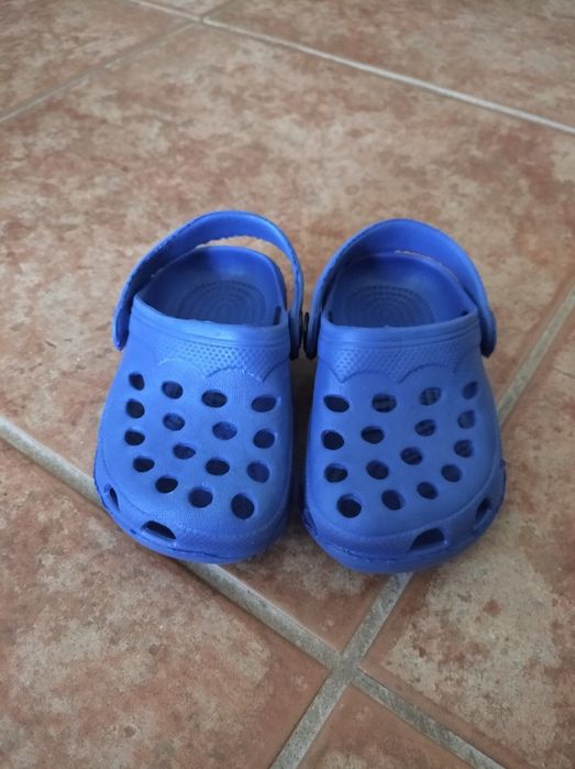 Sandálias/chinelos tamanho 19