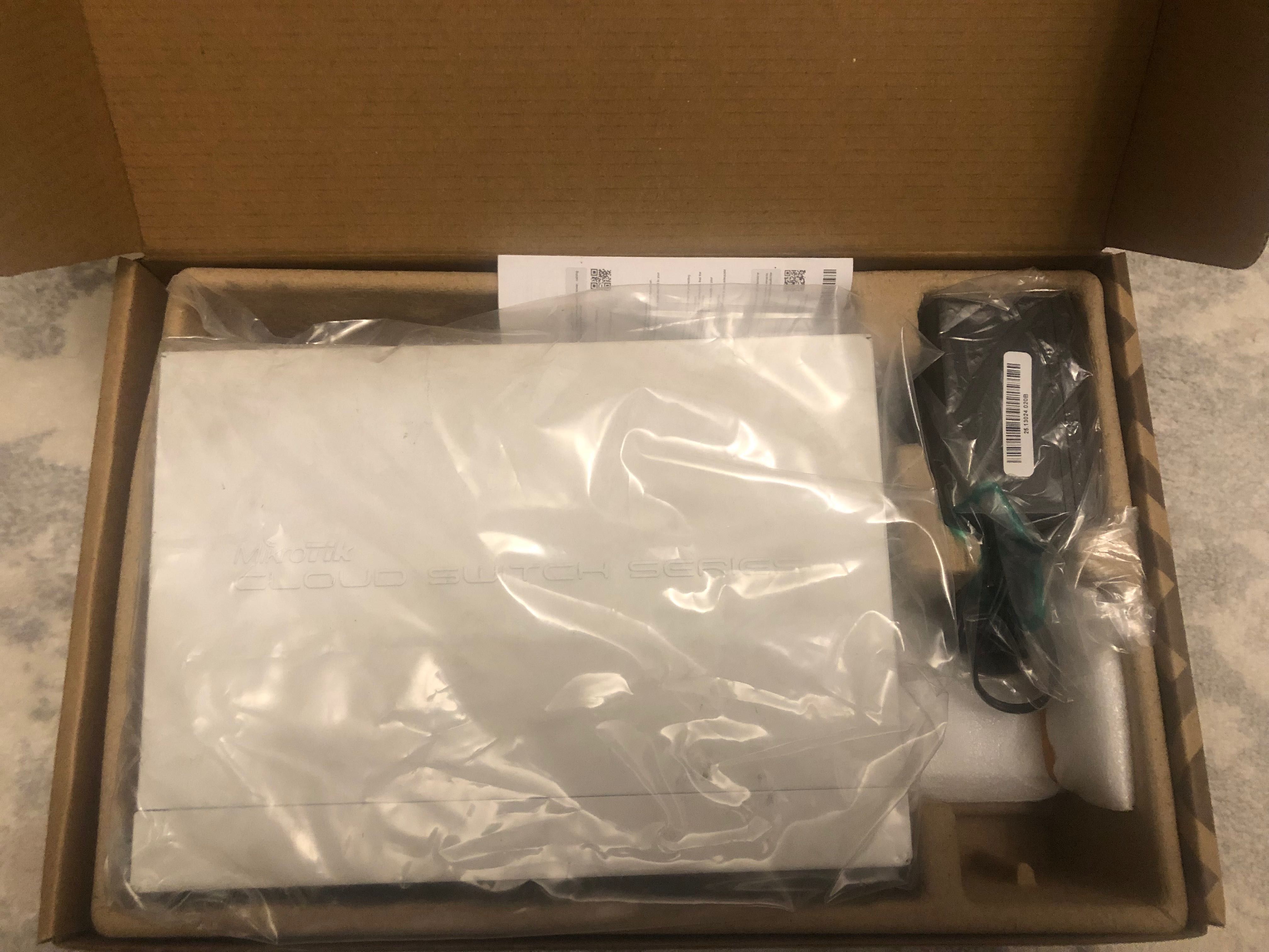 Комутатор MikroTik CRS112-8G-4S-IN/ Mikrotik CRS112-8P-4S-IN (з POE)