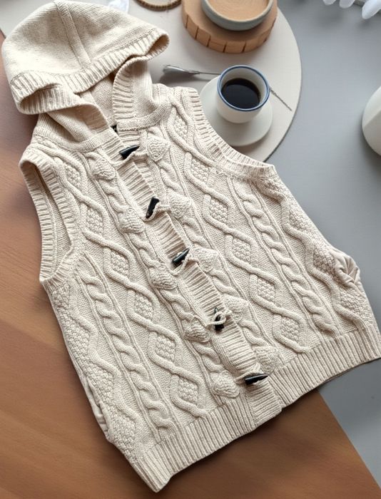 Massimo Dutti Wool Cashmere Cable Knit Vest with Hood