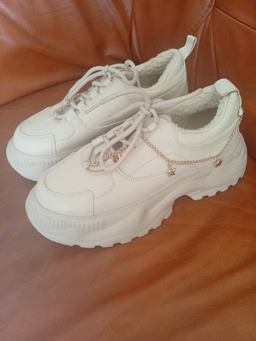 Sneakersy na platformie
