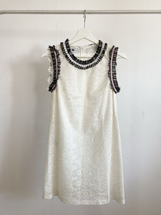 Waniliowa sukienka z włoskiej koronki