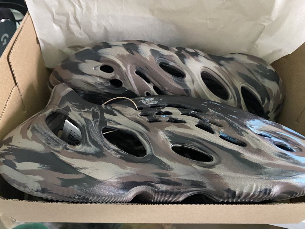 Yeezy foam roz US 9  EU 43