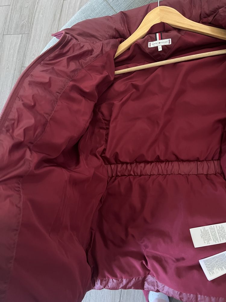 Tommy Hilfiger xs куртка демісезон, бургунді колір