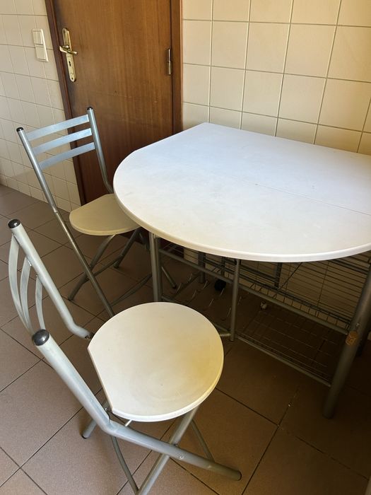 Conjunto mesa de cozinha com oferta das cadeiras