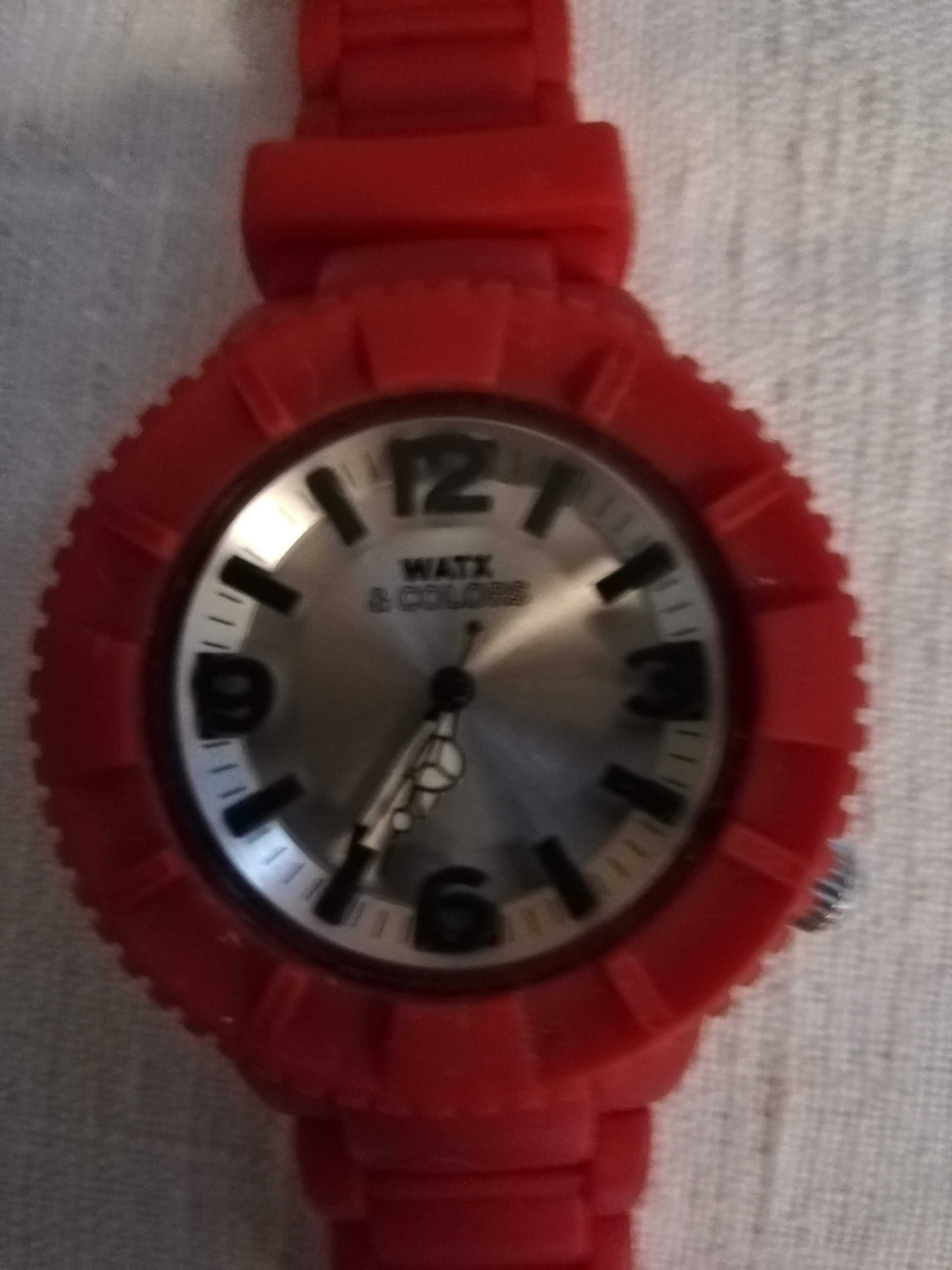 Relógio da marca Watx & Colors vermelho