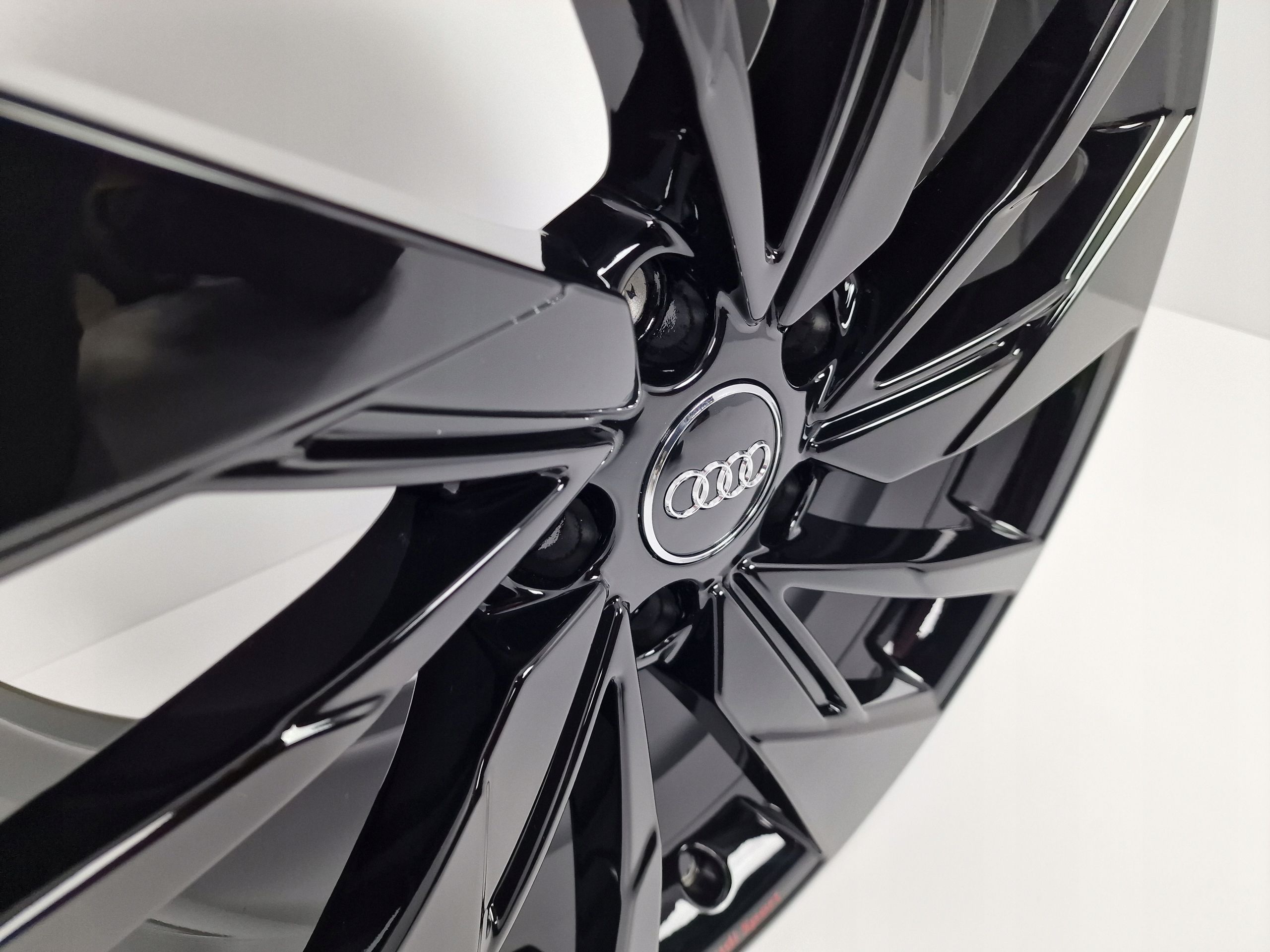 Oryginalne Felgi Audi 18 S3 A3 A4 A6 A8 Q2 Q3 TT