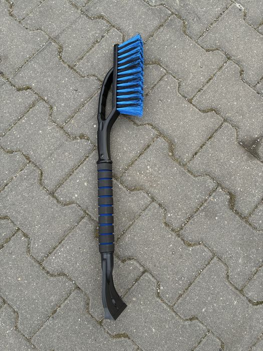 Skrobaczka i ekxtra miotła do śniegu