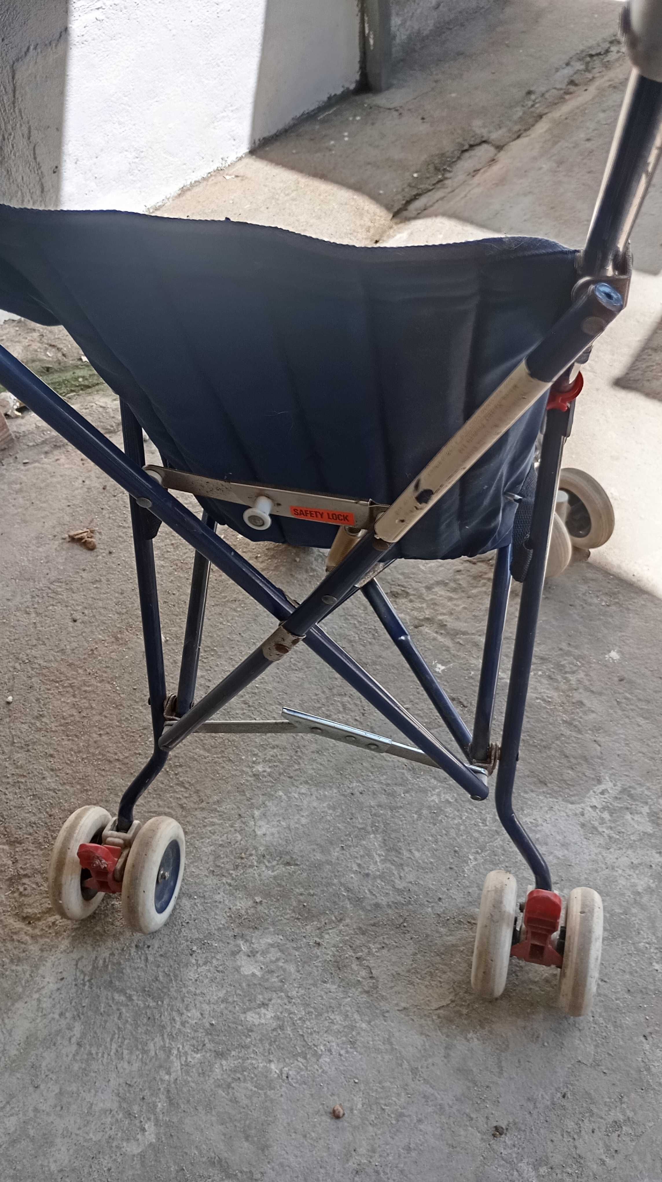 Carro de bebé a funcionar perfeitamente