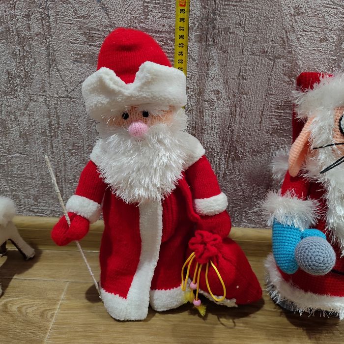 Вязаные Дедмороз и заяц из ну погоди .