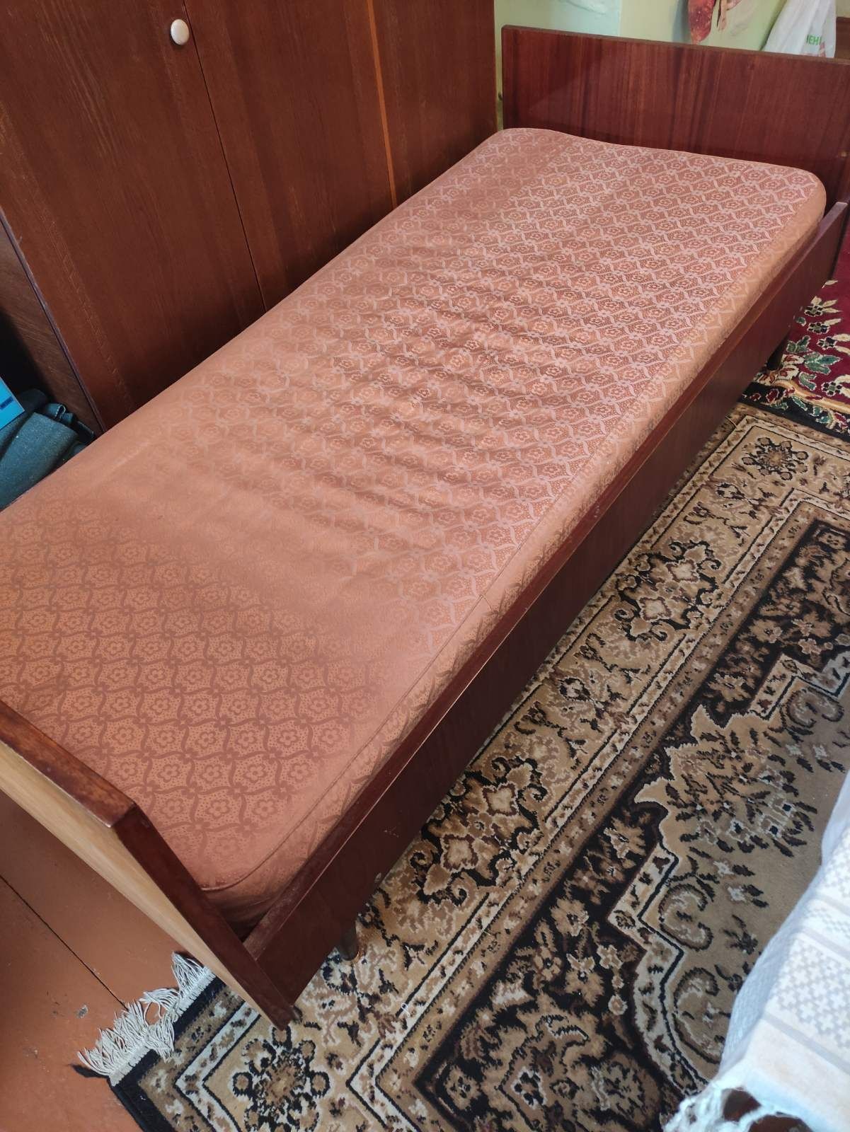 Ліжко з матрацом