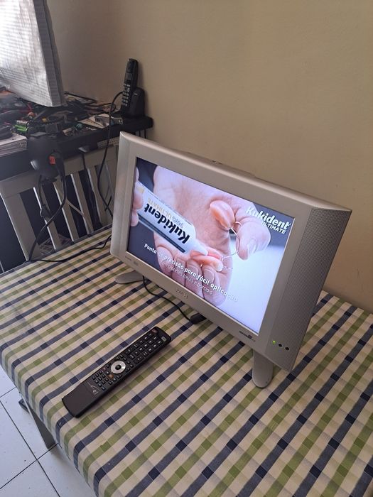 Tv Lcd da Philips modelo-17PF9945/121 mais oferta de um dvd da pioneer