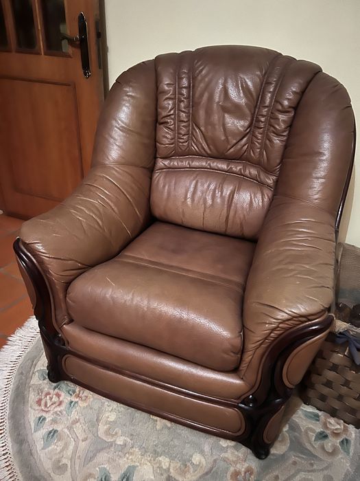 Vendo 2 sofas + 1 sofa cama couro ( em muito bom estado!)