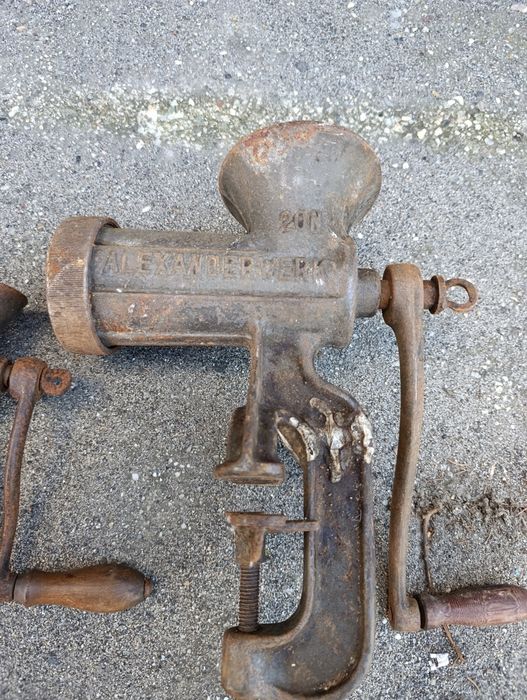 Sprzedam stare maszynki do mięsa