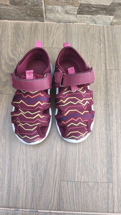 Тапки в садок, сандалі