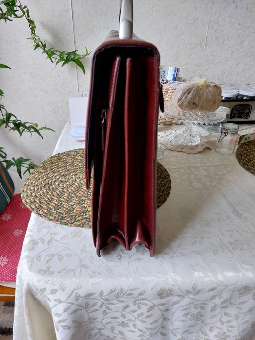 Чоловічий шкіряний портфель