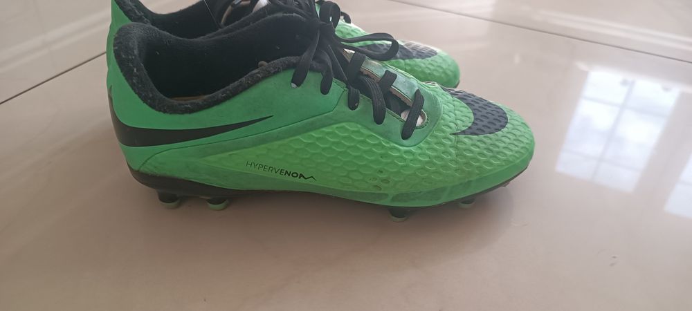 Korki, buty do piłki nożnej Nike