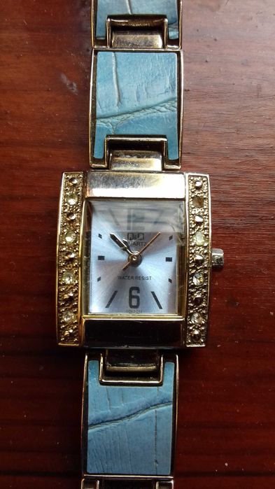 Продам часы женские наручные Q&Q в хорошем состоянии