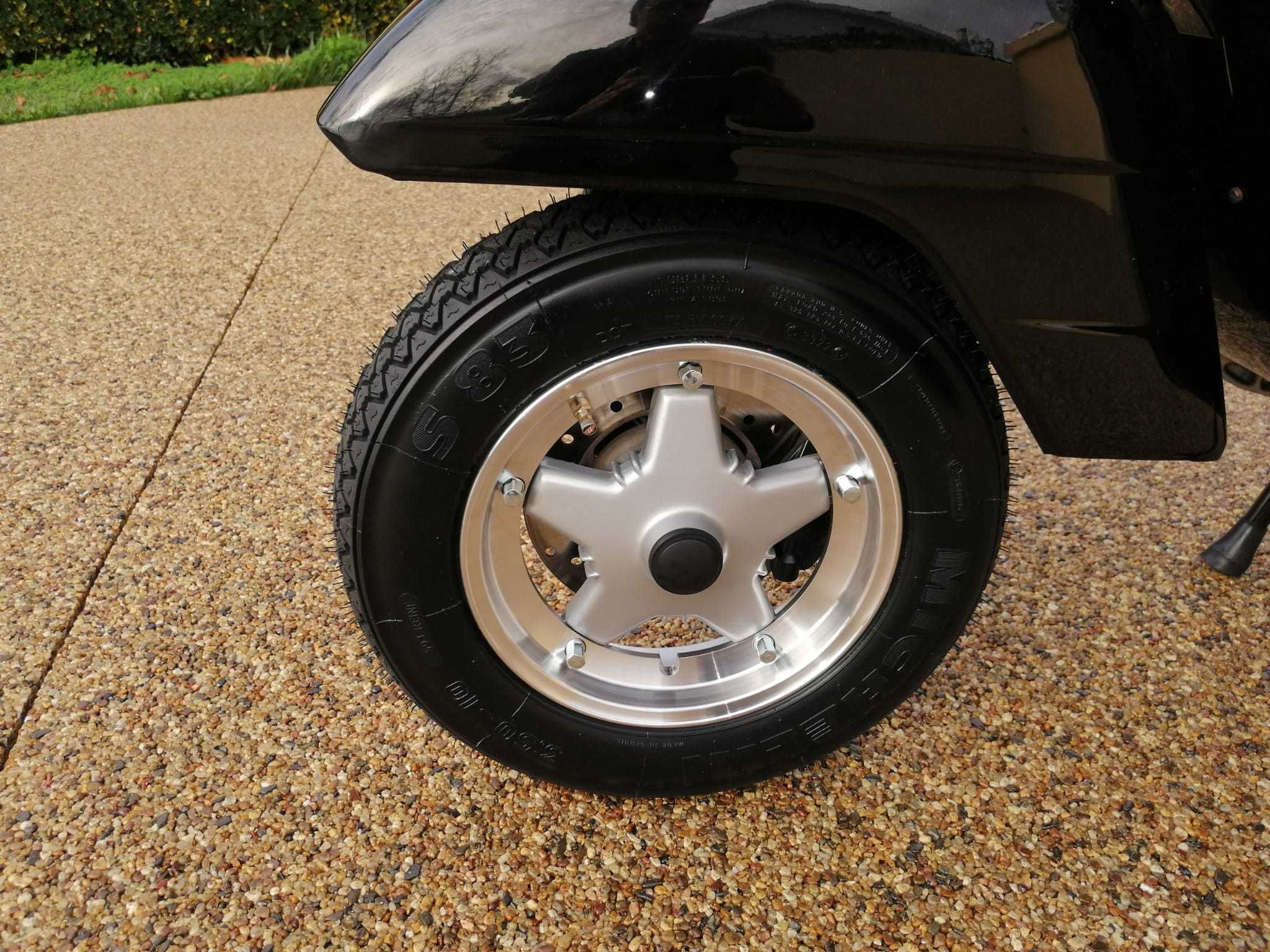 Vespa PX 125 preta
