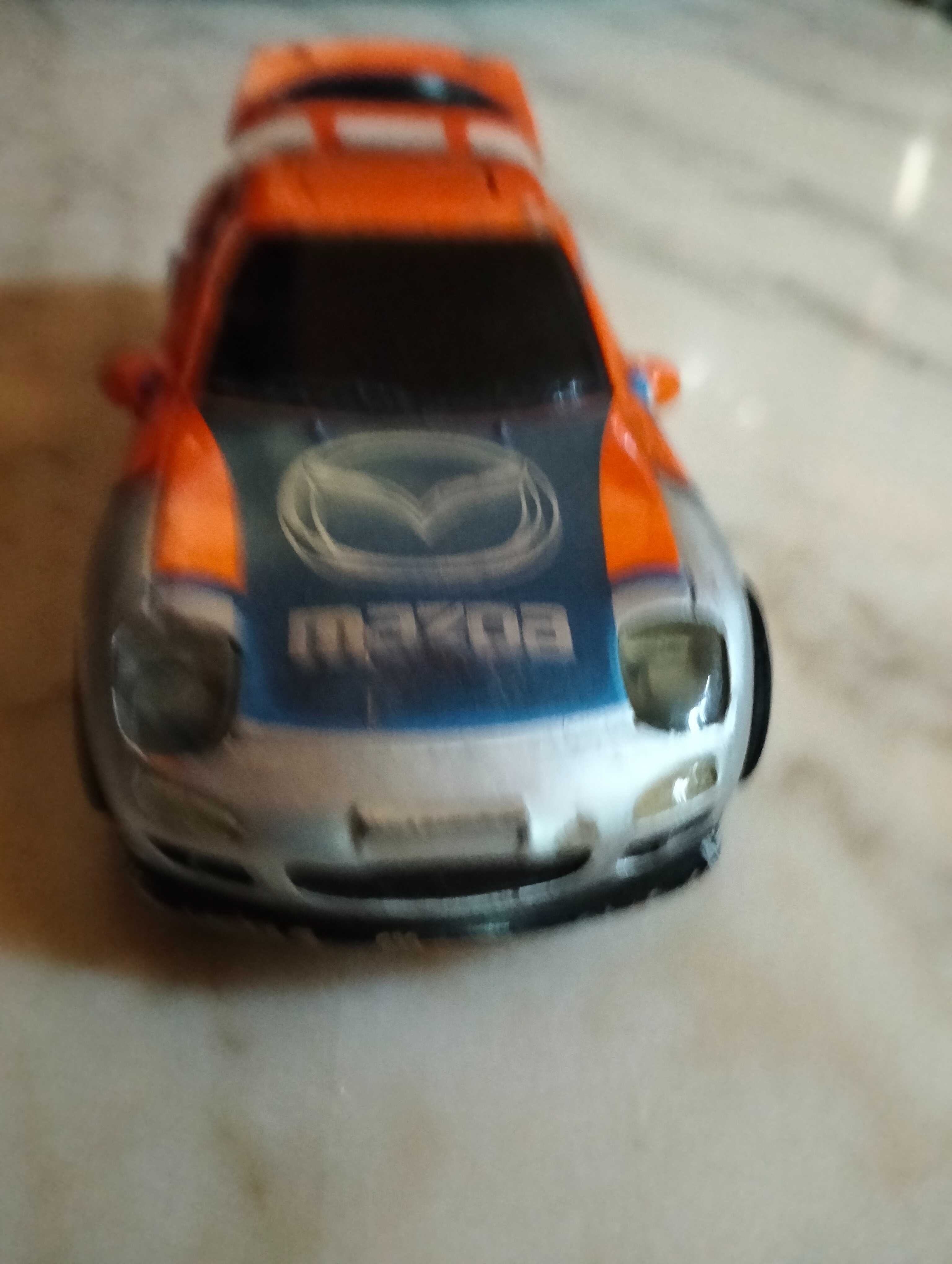 Carrinho em ferro Mazda com 14cm