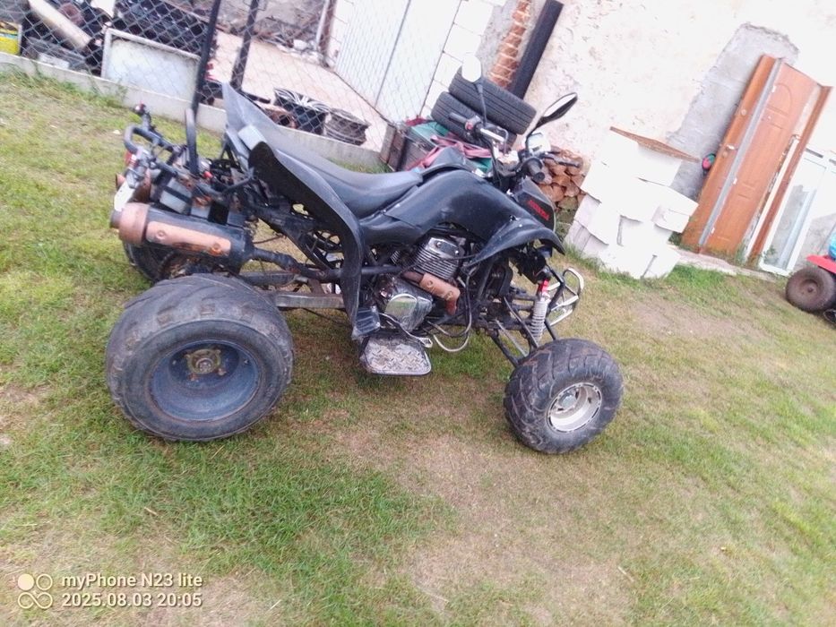 Quad HONDA -250-