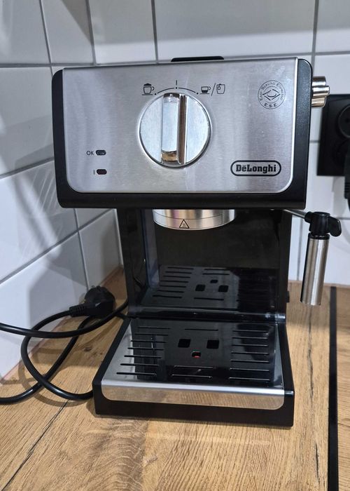 Kolbowy ekspres ciśnieniowy do kawy Delonghi ECP33.21.BK