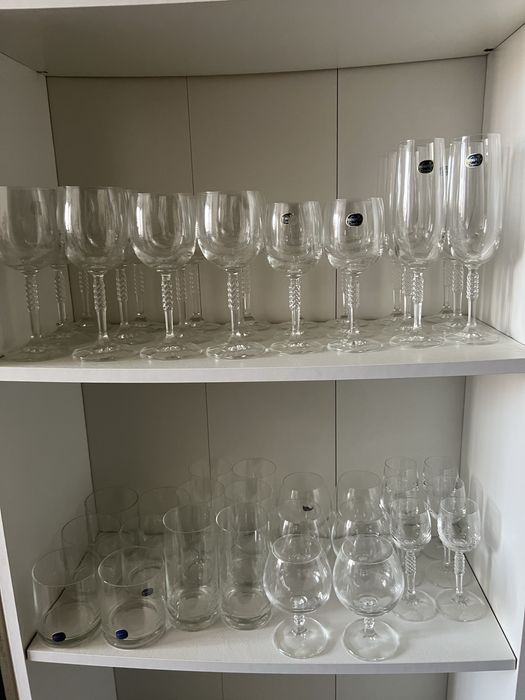 Conjunto de 48 copos de cristal