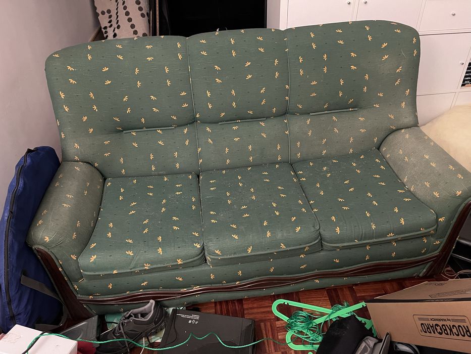 Sofá cama 2 lugares com pouco uso.