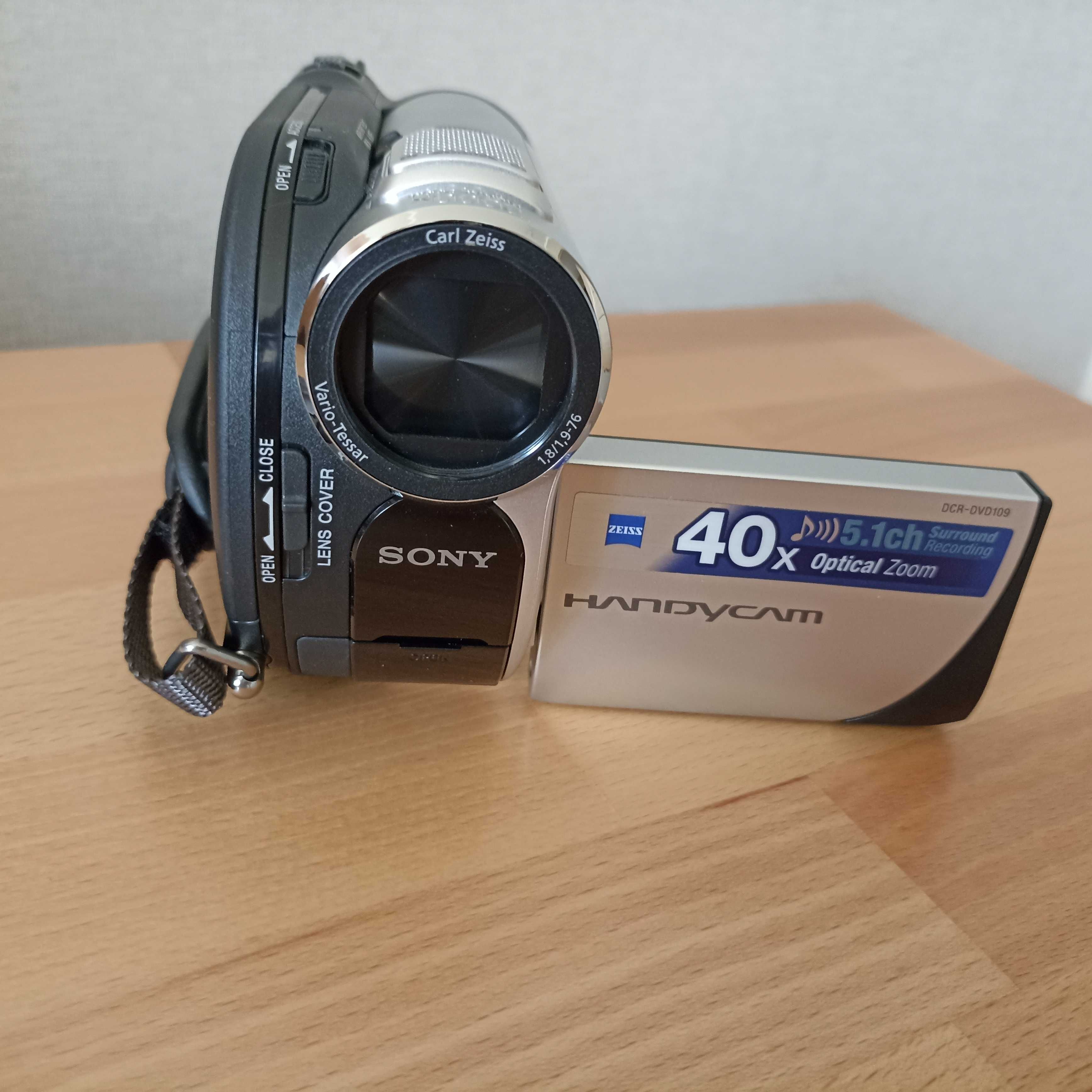 Видеокамера Sony DCR-DVD109E