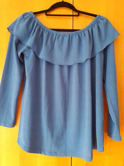 Várias camisolas em malha