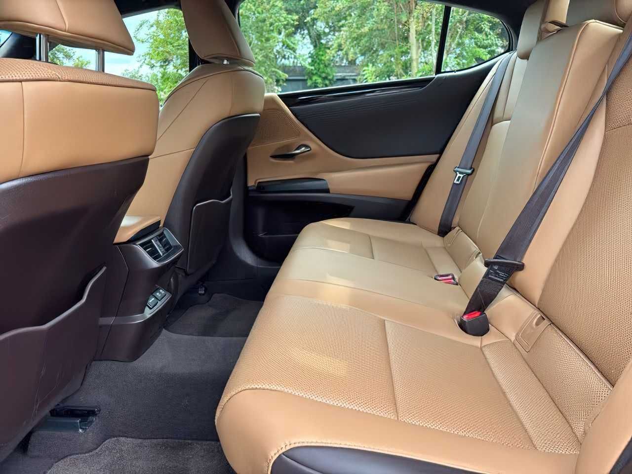 Lexus ES300h 2019