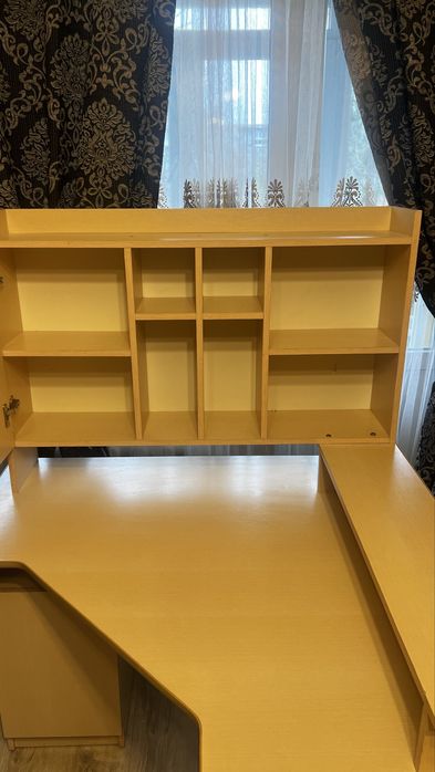 Угловой компьютерный стол