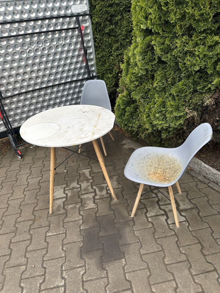 zestaw stolik z krzeslami