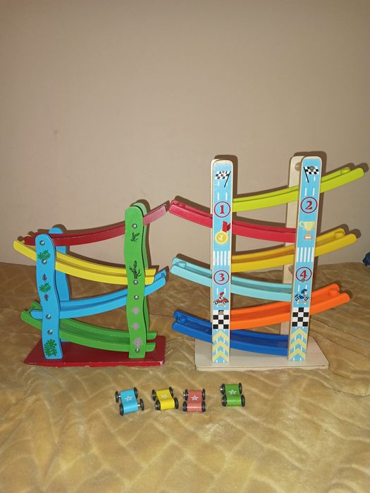 Dwie zjeżdżalnie dla samochodów